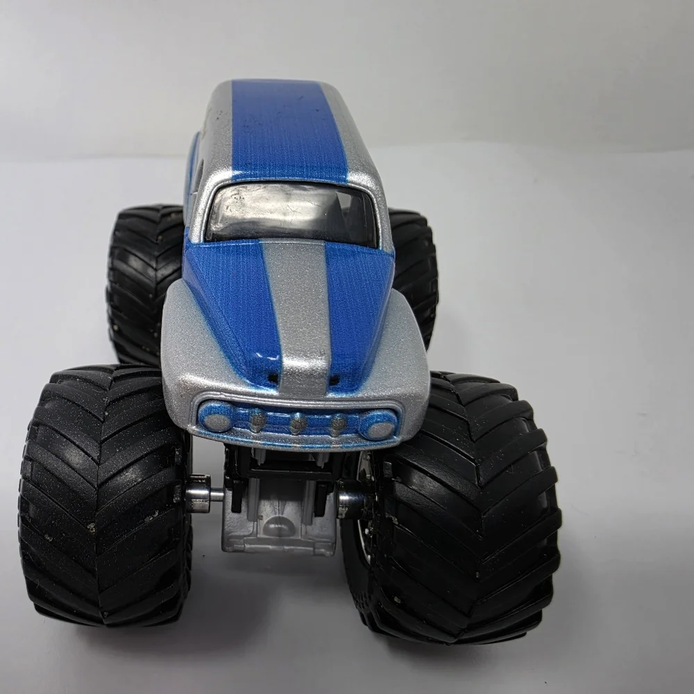 Hot Wheels Monster Jam Grave Digger Truck